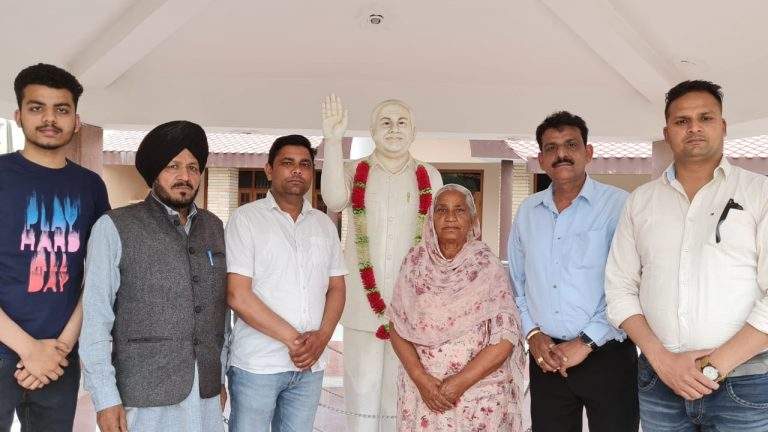 ਆਜ਼ਾਦ ਸਮਾਜ ਪਾਰਟੀ ਅਤੇ ਭੀਮ ਆਰਮੀ ਸਾਹਿਬ ਸ਼੍ਰੀ ਕਾਂਸ਼ੀ ਰਾਮ ਦਾ ਜੰਮਦਿਵਸ ਬੁੁੁੰਗਾ ਸਾਹਿਬ ਰੋਪੜ ਵਿੱਚ 15 ਮਾਰਚ ਨੂੰ ਮਨਾਵੇਗੀ : ਰਾਜੀਵ ਕੁਮਾਰ ਲਵਲੀ ਆਜ਼ਾਦ ਸਮਾਜ ਪਾਰਟੀ ਅਤੇ ਭੀਮ ਆਰਮੀ ਸਾਹਿਬ ਸ਼੍ਰੀ ਕਾਂਸ਼ੀ ਰਾਮ ਦਾ ਜੰਮਦਿਵਸ ਬੁੁੁੰਗਾ ਸਾਹਿਬ ਰੋਪੜ ਵਿੱਚ 15 ਮਾਰਚ ਨੂੰ ਮਨਾਵੇਗੀ : ਰਾਜੀਵ ਕੁਮਾਰ ਲਵਲੀ