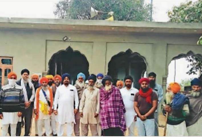 ਨਿਹੰਗਾਂ ਦੇ ਚੋਲੇ ਵਿਚ ਗੁਰਦੁਆਰੇ ਦਾ ਤਾਲਾ ਤੋੜ ਕੇ ਅੰਦਰ ਵੜੇ ਚਾਰ ਵਿਅਕਤੀ, 1 ਕਾਬੂ ਨਿਹੰਗਾਂ ਦੇ ਚੋਲੇ ਵਿਚ ਗੁਰਦੁਆਰੇ ਦਾ ਤਾਲਾ ਤੋੜ ਕੇ ਅੰਦਰ ਵੜੇ ਚਾਰ ਵਿਅਕਤੀ, 1 ਕਾਬੂ