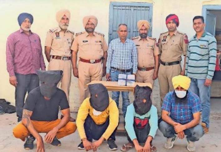 ਕੈਨੇਡਾ, ਫਰਾਂਸ ਤੇ ਫਿਲੀਪੀਂਸ ਤੋਂ ਆਈ ਕਾਂਗਰਸੀ ਸਰਪੰਚ ਨੂੰ ਮਾਰਨ ਦੀ ਸੁਪਾਰੀ, 4 ਗ੍ਰਿਫਤਾਰ ਕੈਨੇਡਾ, ਫਰਾਂਸ ਤੇ ਫਿਲੀਪੀਂਸ ਤੋਂ ਆਈ ਕਾਂਗਰਸੀ ਸਰਪੰਚ ਨੂੰ ਮਾਰਨ ਦੀ ਸੁਪਾਰੀ, 4 ਗ੍ਰਿਫਤਾਰ
