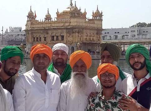 ਕਿਸਾਨ ਆਗੂ ਗੁਰਨਾਮ ਚੜੂਨੀ ਨੇ ਦਰਬਾਰ ਸਾਹਿਬ ਵਿਖੇ ਟੇਕਿਆ ਮੱਥਾ ਕਿਸਾਨ ਆਗੂ ਗੁਰਨਾਮ ਚੜੂਨੀ ਨੇ ਦਰਬਾਰ ਸਾਹਿਬ ਵਿਖੇ ਟੇਕਿਆ ਮੱਥਾ