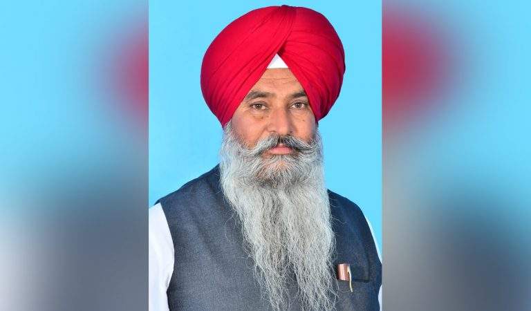 ਮੋਦੀ ਜੀ ਇੱਧਰ-ਉੱਧਰ ਦੀਆਂ ਛੱਡ ਕੇ ਹਿੰਮਤ ਕਰੋ ਕਿਸਾਨਾਂ ਨਾਲ ਸਿੱਧੀ ਗਲਬਾਤ ਕਰਨ ਦੀ ਮੋਦੀ ਜੀ ਇੱਧਰ-ਉੱਧਰ ਦੀਆਂ ਛੱਡ ਕੇ ਹਿੰਮਤ ਕਰੋ ਕਿਸਾਨਾਂ ਨਾਲ ਸਿੱਧੀ ਗਲਬਾਤ ਕਰਨ ਦੀ