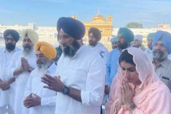 ਬਿਕਰਮਜੀਤ ਮਜੀਠੀਆ ਨੇ ਦਰਬਾਰ ਸਾਹਿਬ ਮੱਥਾ ਟੇਕਿਆ ਬਿਕਰਮਜੀਤ ਮਜੀਠੀਆ ਨੇ ਦਰਬਾਰ ਸਾਹਿਬ ਮੱਥਾ ਟੇਕਿਆ