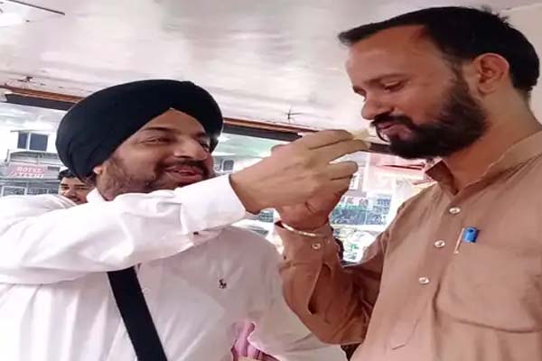 ਪੰਜਾਬ ਪੁਲਿਸ ਦਾ ਕਾਂਸਟੇਬਲ ਬਣਿਆ ਕਰੋੜਪਤੀ ਪੰਜਾਬ ਪੁਲਿਸ ਦਾ ਕਾਂਸਟੇਬਲ ਬਣਿਆ ਕਰੋੜਪਤੀ