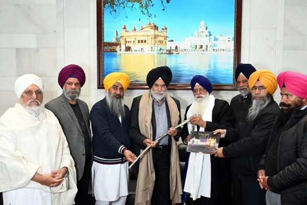 ਦਰਬਾਰ ਸਾਹਿਬ ਵਿਖੇ ਨਤਮਸਤਕ ਹੋਏ ਉੱਘੇ ਅਮਰੀਕੀ ਕਾਰੋਬਾਰੀ ਦਰਸ਼ਨ ਸਿੰਘ ਧਾਲੀਵਾਲ ਦਰਬਾਰ ਸਾਹਿਬ ਵਿਖੇ ਨਤਮਸਤਕ ਹੋਏ ਉੱਘੇ ਅਮਰੀਕੀ ਕਾਰੋਬਾਰੀ ਦਰਸ਼ਨ ਸਿੰਘ ਧਾਲੀਵਾਲ