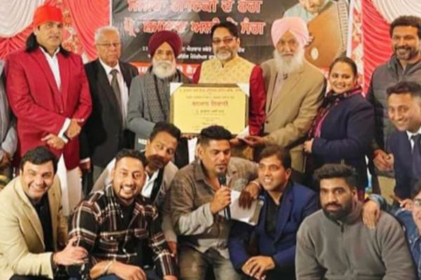 ਪ੍ਰੋ ਸ਼ਮਸ਼ਾਦ ਅਲੀ ਫੈਨਜ਼/ਸ਼ਾਗਿਰਦ ਕਲੱਬ ਪੰਜਾਬ ਵੱਲੋਂ ਸੰਜੀਦਾ ਗਾਇਕੀ ਦੀ ਲਾਮਿਸਾਲ ਪੇਸ਼ਕਾਰੀ ਕਰਵਾਈ ਪ੍ਰੋ ਸ਼ਮਸ਼ਾਦ ਅਲੀ ਫੈਨਜ਼/ਸ਼ਾਗਿਰਦ ਕਲੱਬ ਪੰਜਾਬ ਵੱਲੋਂ ਸੰਜੀਦਾ ਗਾਇਕੀ ਦੀ ਲਾਮਿਸਾਲ ਪੇਸ਼ਕਾਰੀ ਕਰਵਾਈ