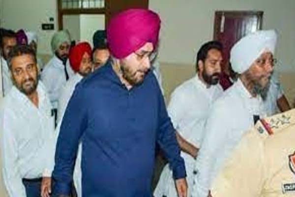 ਰਾਹੁਲ ਗਾਂਧੀ ਵਲੋਂ ਸਿੱਧੂ ਨੂੰ ਸ੍ਰੀਨਗਰ ਰੈਲੀ ਲਈ ਸੱਦਾ ਦੇਣ ’ਤੇ ਪੰਜਾਬ ਕਾਂਗਰਸ ਹੋਈ ਬੇਚੈਨ ਰਾਹੁਲ ਗਾਂਧੀ ਵਲੋਂ ਸਿੱਧੂ ਨੂੰ ਸ੍ਰੀਨਗਰ ਰੈਲੀ ਲਈ ਸੱਦਾ ਦੇਣ ’ਤੇ ਪੰਜਾਬ ਕਾਂਗਰਸ ਹੋਈ ਬੇਚੈਨ