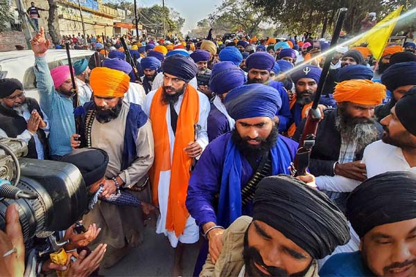 ਪੰਜਾਬ ਪੁਲਿਸ ’ਤੇ ਮੁੜ ਭੜਕੇ ਅੰਮ੍ਰਿਤਪਾਲ ਪੰਜਾਬ ਪੁਲਿਸ ’ਤੇ ਮੁੜ ਭੜਕੇ ਅੰਮ੍ਰਿਤਪਾਲ